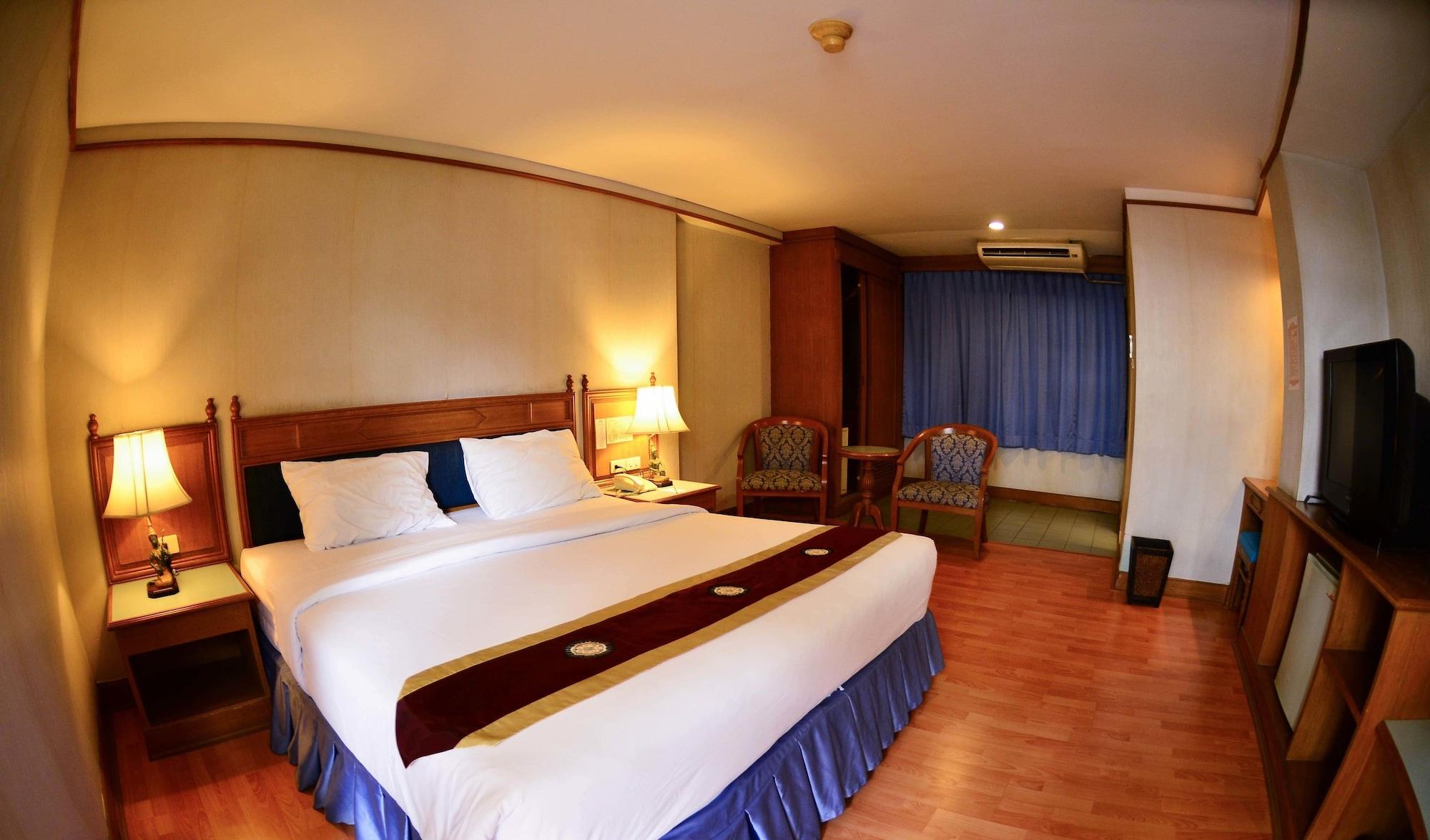 Silom Village Inn Bangkok Exterior photo