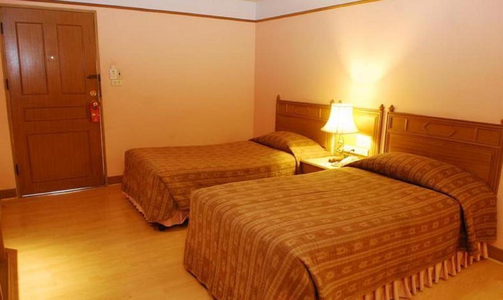 Silom Village Inn Bangkok Room photo