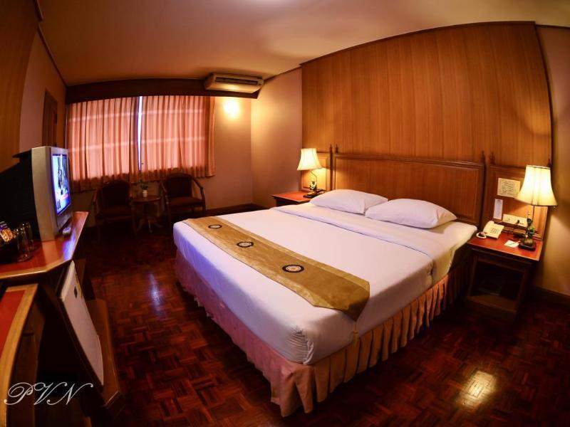 Silom Village Inn Bangkok Exterior photo