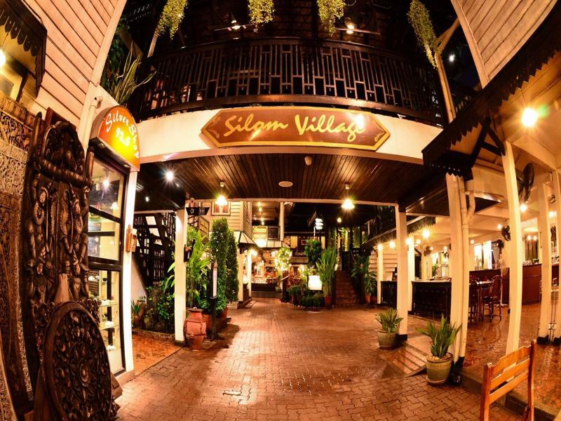 Silom Village Inn Bangkok Exterior photo