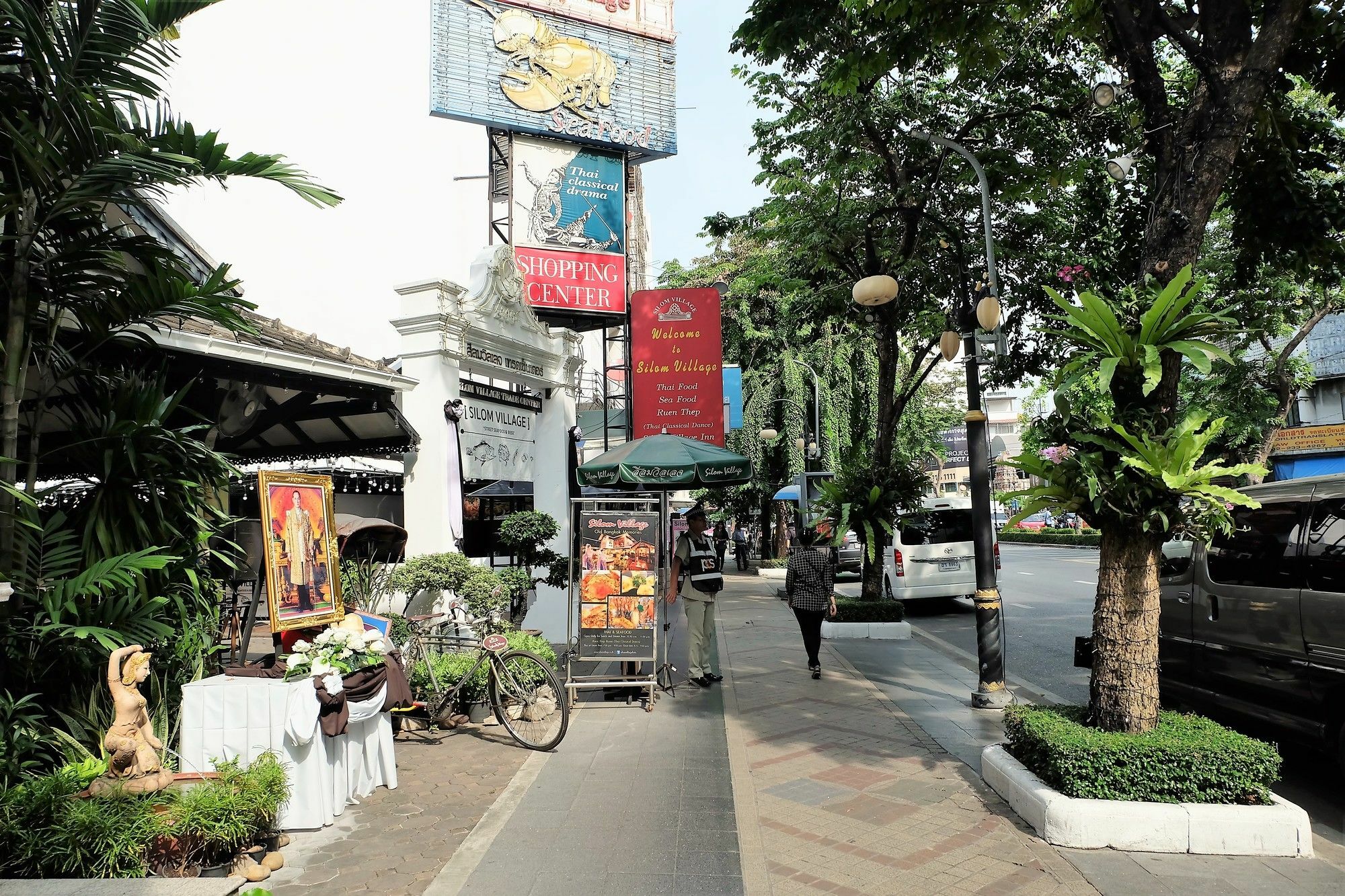 Silom Village Inn Bangkok Exterior photo